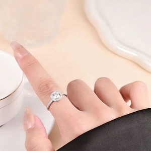 Bague de fiançailles en moissanite plaquée pour femmes, bague en argent sterling S925, bague en moissanite, petite bague de fiançailles en forme de cube de sucre - Product Image 3