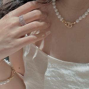 Collar de Plata de Ley S925, Estilo Vintage Francés, Elegante, con Colgantes Brillantes Personalizados, Dijes Finos en Contraste - Product Image 4