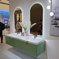 Kabinet Kamar Mandi Gantung Dinding Modern Minimalis Kayu Oak Murni Berlapis Lacquer dengan Wastafel Keramik Ganda Model Baru Set Kabinet Gaya Mewah