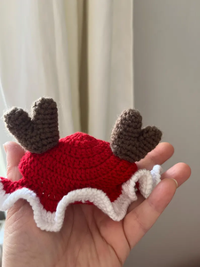 Gorro de reno de ganchillo hecho a mano con borde floral para mascotas, gorro para gatos y perros pequeños, accesorio para fiestas navideñas - Product Image 4