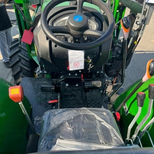 Tracteur agricole 4x4 de 70 CV avec chargeur frontal et godet 4-en-1 – Offre Spéciale - Product Image 6
