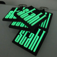 Porte-clés personnalisés en PVC souple, lumineux dans le noir, en caoutchouc, en gros, pendentifs promotionnels pour sacs, porte-clés 2D 3D de haute qualité, directement de l'usine