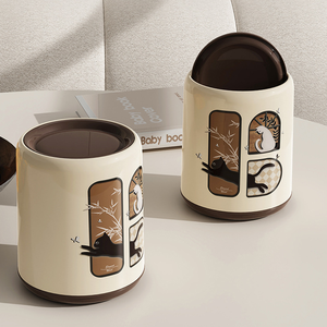 Mini cubos de <span class=keywords><strong>basura</strong></span>, <span class=keywords><strong>cubo</strong></span> de <span class=keywords><strong>basura</strong></span> de escritorio, <span class=keywords><strong>cubo</strong></span> de <span class=keywords><strong>basura</strong></span> Retro con tapa, cubos Organizadores de polvo, caja de polvo pequeña, <span class=keywords><strong>cubo</strong></span> de <span class=keywords><strong>basura</strong></span> de plástico - Product Image 1