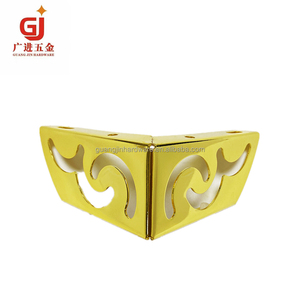 <span class=keywords><strong>Piedi</strong></span> <span class=keywords><strong>per</strong></span> divani in metallo dorato <span class=keywords><strong>da</strong></span> 55mm a forma di L quadrati in ferro cromato <span class=keywords><strong>per</strong></span> <span class=keywords><strong>mobili</strong></span> <span class=keywords><strong>mobili</strong></span> <span class=keywords><strong>da</strong></span> <span class=keywords><strong>cucina</strong></span> <span class=keywords><strong>per</strong></span> alberghi - Product Image 3