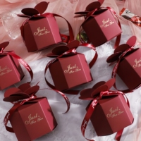 Boîte à bonbons hexagonale Sakura avec estampage doré, ruban de mariage européen, portable, écologique, réutilisable, cadeau créatif et romantique