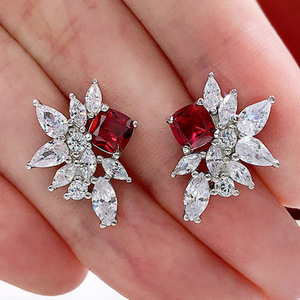 Orecchini a Perno a Forma di Occhio Rosso per Donne, Accessori per Orecchie Semplici per Uso Quotidiano - Product Image 3