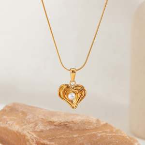 Collar de Mujer de Acero Inoxidable de Alta Calidad con Corazón y Perla, Cadena de Eslabones Moderna para Regalo de Aniversario - Product Image 3
