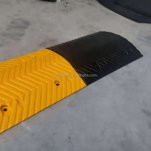 Резиновый лежачий полицейский (ограничитель скорости) с высокой светоотражающей способностью, ударопрочный, несущий, высота 30 мм, ограничение скорости 10-15 миль/ч, буферная полоса - Product Image 4