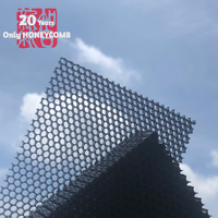Grille d'aération en nid d'abeille en plastique PC personnalisable pour le refroidissement d'armoire/d'affichage, panneau de ventilation à filet de débit durable