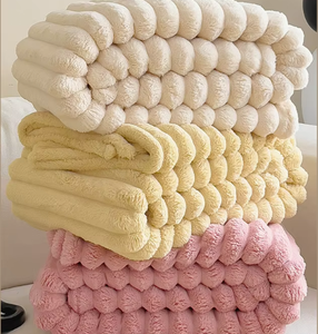 Conejo de felpa ecológico 100% poliéster invierno Oficina engrosada siesta aire acondicionado sofá cama pequeña manta personalización - Product Image 1