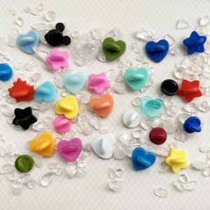 เข็มกลัดยางแบบขายส่ง เข็มกลัดผีเสื้อเคลือบเงา เข็มกลัดติดเสื้อ - Product Image 1