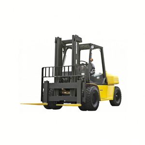 À vendre : Chariot élévateur Komatsu FD80 d'occasion, capacité de 8 tonnes, fonctionnant au diesel, idéal pour les tâches de levage lourds - Product Image 1