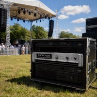 Amplificateur de puissance professionnel en métal 2U pour montage en rack Crown Macro-Tech 12000i pour système de sonorisation PA en direct et en tournée