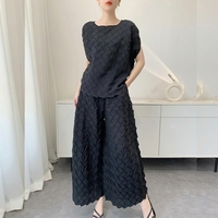 Ensemble plissé deux pièces pour femme – Vente en gros – Ensemble deux pièces plissé à bulles géométriques 3D en relief