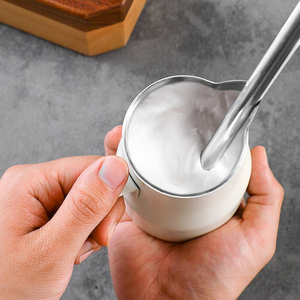 Jarra de Leite para Barista com Bico Pontiagudo Estilo Italiano 750ml, Cores Macaron, para Latte Art, Controle Preciso de Despejo e Vaporização de Espresso - Product Image 3