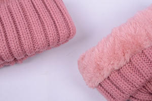 Chapeaux pour femmes ajouter velours polaire à l'intérieur des bonnets chapeaux d'hiver pour femmes 100% <span class=keywords><strong>fourrure</strong></span> de raton laveur <span class=keywords><strong>pompon</strong></span> chapeau <span class=keywords><strong>femme</strong></span> torsion motif casquettes - Product Image 5