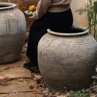 Grands pots à fleurs en céramique vintage et usés, pots à fleurs en fibre de verre pour la décoration de jardins et d'hôtels, uniques et faits à la main