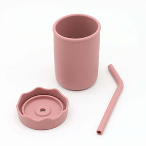 Gobelet en silicone sans BPA pour l'alimentation de bébé Gobelet en silicone sans BPA avec paille L Vente en gros - Product Image 4