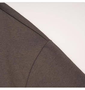 Camiseta deportiva transpirable para hombre: tela ultrasuave y ventilada para un flujo de aire máximo, ideal para entrenamientos, senderismo - Product Image 4