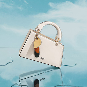 AZB444 sac à main trapézoïdal Unique é<span class=keywords><strong>l</strong></span>égant pour femmes, mini sacs inspirés <span class=keywords><strong>de</strong></span> femmes, marque, mini sacs à main en cuir pu 2023 - Product Image 5