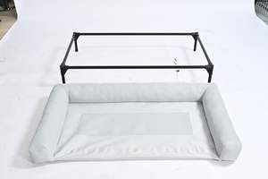 Cómodo colchón elevado para perros con refrigeración impermeable - Product Image 3