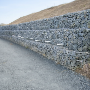 Gabions en treillis métallique hexagonal galvanisé à chaud pour la protection des pentes - Product Image 1