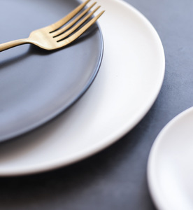 <span class=keywords><strong>Assiettes</strong></span> de dîner en <span class=keywords><strong>porcelaine</strong></span> blanche de style européen à vendre, <span class=keywords><strong>assiettes</strong></span> de présentation noires et blanches, <span class=keywords><strong>assiettes</strong></span> rondes de service pour restaurant - Product Image 6
