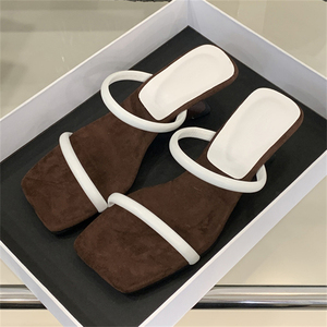 Élégantes sandales romaines noires à talons hauts, avec talon compensé personnalisé de forme spéciale pour pantoufles à bride unique, dotées d'une fonction antidérapante d'usine - Product Image 4