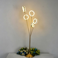 Lampe sur pied LED à 5 têtes en forme d'anneau doré, éclairage d'ambiance pour allée de mariage, événements, banquets et décoration de scène