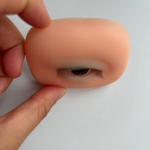 Mannequin d'entraînement carré en silicone imperméable à 3 couches pour extensions de cils, outil de beauté, garantie 1 an, GZ RTS en gros - Product Image 3