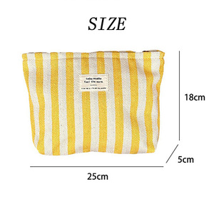 Vente en gros d'accessoires de voyage portables en toile rayée Stockage pour femmes Fermeture à glissière Logo personnalisé Pochette de maquillage Sac cosmétique - Product Image 4