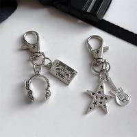 Porte-clés et breloques en métal, thème rock, guitare, étoile, casque audio, pour étuis d'écouteurs, sacs et accessoires, vente en gros