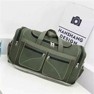 Échantillon gratuit de sac de sport grand format imperméable et résistant aux odeurs, noir, personnalisable par sublimation, avec compartiment à chaussures. - Product Image 6