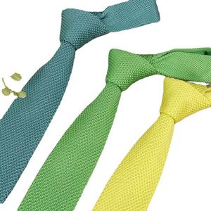 Cravates de couleur unie pour hommes Cravate en tricot mince Cravate étroite Tissu polyester Cravates tricotées à tête plate pour hommes - Product Image 4