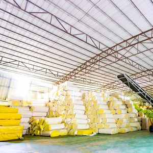 30kg/<span class=keywords><strong>m</strong></span>³ แก้ววูลม้วนฉนวนกันความร้อนเสียงสำหรับผนังอาคารหลังคาไฟเบอร์กลาสผ้าห่มไฟเบอร์อลูมิเนียม - Product Image 2