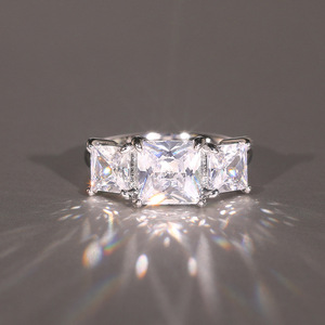 Anello alla Moda con Disposizione Quadrata, Elegante Accessorio da Sera per Donna, Stile Lussuoso per Uso Quotidiano - Product Image 5