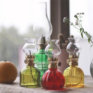 Lámpara de queroseno Mobil Vintage Retro antigua, vidrio de color elegante y mango de hoja de hierro engrasado, decoración del hogar, <span class=keywords><strong>linterna</strong></span> en caja - Product Image 1