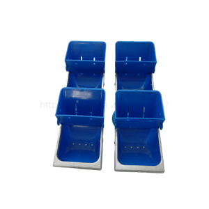 Nouvel ensemble de 4 mangeoires anti-morsure en plastique ABS pour lapins avec bord métallique, trou de drainage anti-déversement, couleur bleue, facile à utiliser, à fixer sur la cage - Product Image 3