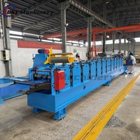 Machine de formage à froid pour capuchons de toit en acier, machine de finition des toitures métalliques pour la construction de toitures