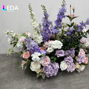 Tapis de sol élégant LEDA en lavande, chemin de table en soie avec fleurs artificielles pour la décoration d'allées de mariage - Product Image 4