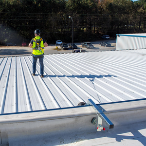 Installation rapide et facile, parapet de protection contre les chutes léger et portable, ancrage réglable non pénétrant - Product Image 1