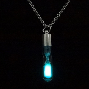 Pendentif bouteille à sable mouvant en cristal en forme de sablier, tendance, luminescent dans le noir, avec chaîne en alliage popcorn pour femmes - Product Image 3
