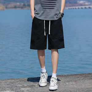 Shorts décontractés en soie glacée avec logo personnalisé pour hommes, shorts de basketball fins d'été, amples, à séchage rapide, confortables et tendance pour garçons - Product Image 4