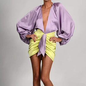 Conjunto <span class=keywords><strong>de</strong></span> 2 Uds <span class=keywords><strong>de</strong></span> Vestido <span class=keywords><strong>de</strong></span> satén para mujer Camiseta con cuello en V y manga farol <span class=keywords><strong>de</strong></span> color contrastante + minifalda - Product Image 4