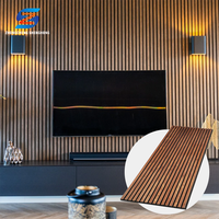 Panneaux muraux acoustiques modernes en lattes de bois insonorisantes et imperméables avec MDF et polyester pour salon et entrepôt, décoration intérieure