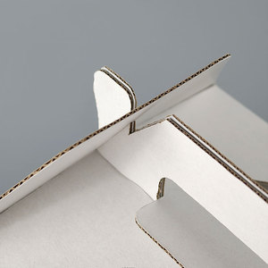 White <b>Square</b> Cake Box With Heart Window And Handle Self Erecting Paperboard Packaging For Food - Product Image 6