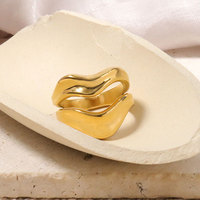Edelstahl 18K Gold PVD-beschichteter Bandring Unregelmäßige Form Gebogener Einzigartiger Modeschmuck für Frauen