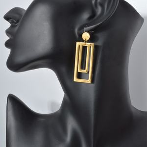 ต่างหูห้อยระย้าขนาดใหญ่ ดีไซน์หรูหรา ชุบทอง 18K สำหรับผู้หญิง ป้องกันการแพ้ รุ่นใหม่ล่าสุด - Product Image 4