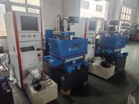 Machine de découpe à fil CNC de haute qualité DK7725, à économie d'énergie, avec commande servo, équipement de découpe à fil EDM à surface lisse