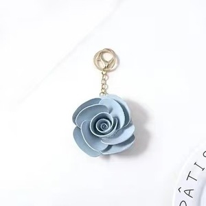 Porte-clés en cuir fleuri le plus vendu, avec motif pivoine en cuir, pour voiture ou sac, pendentif porte-clés, vente en gros disponible - Product Image 5